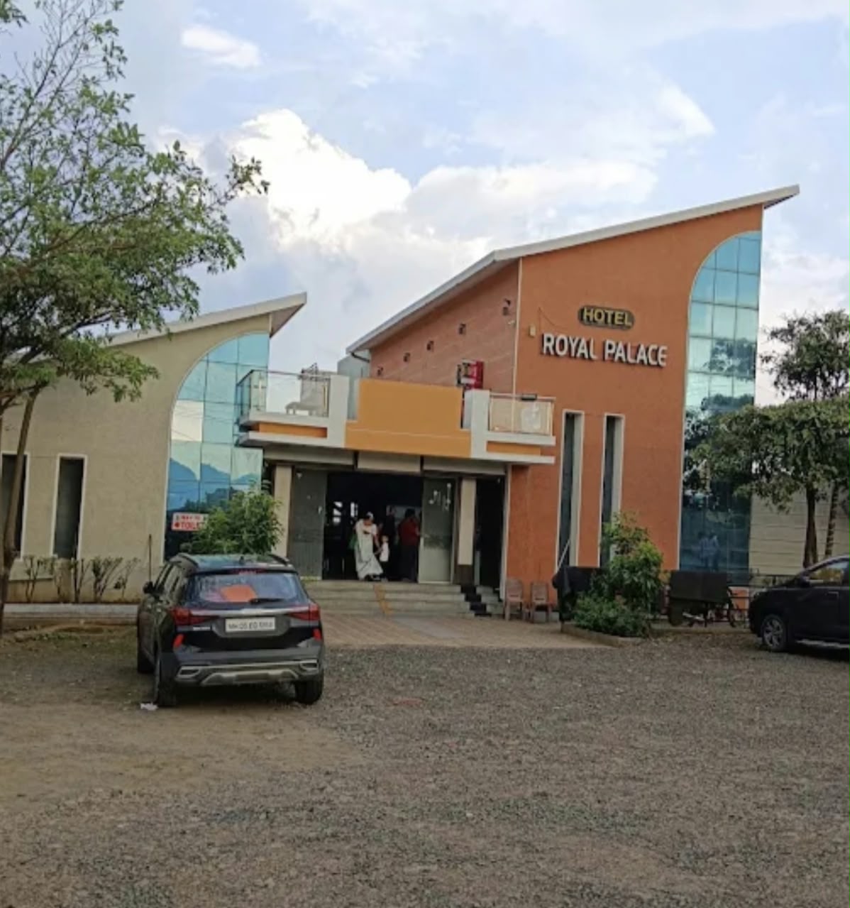 Hotel Royal Palace location and frontage